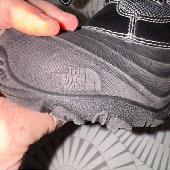 The North Face Alpenglow IV Youth Unisex Lace Boot in Black Size 1 - Picture 9 of 11